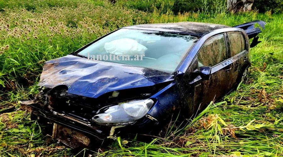 Un Volkswagen Up que se dirigía de tutor Alvear a Gral. Pico termino volcado ocasionando 3 heridos