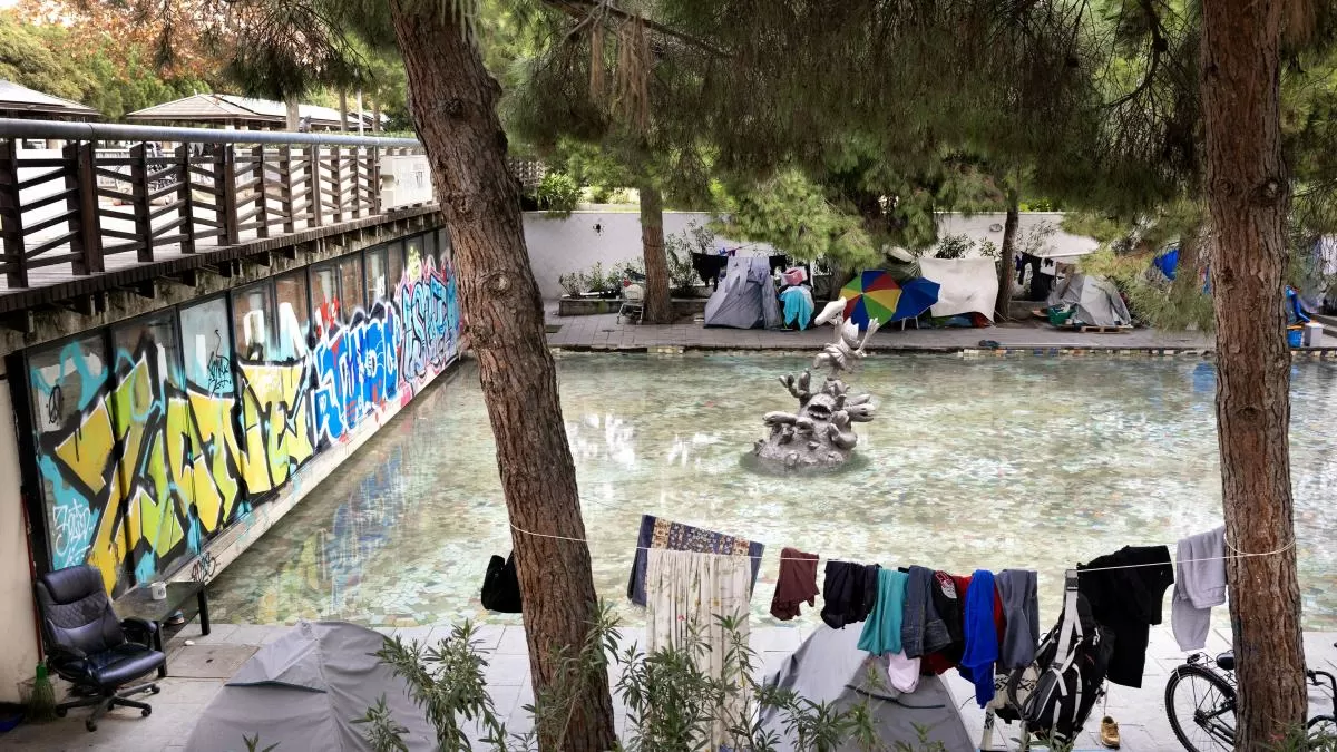 La acceso de un centenar de personas sin techo desata la inquietud en la Vila Olímpica