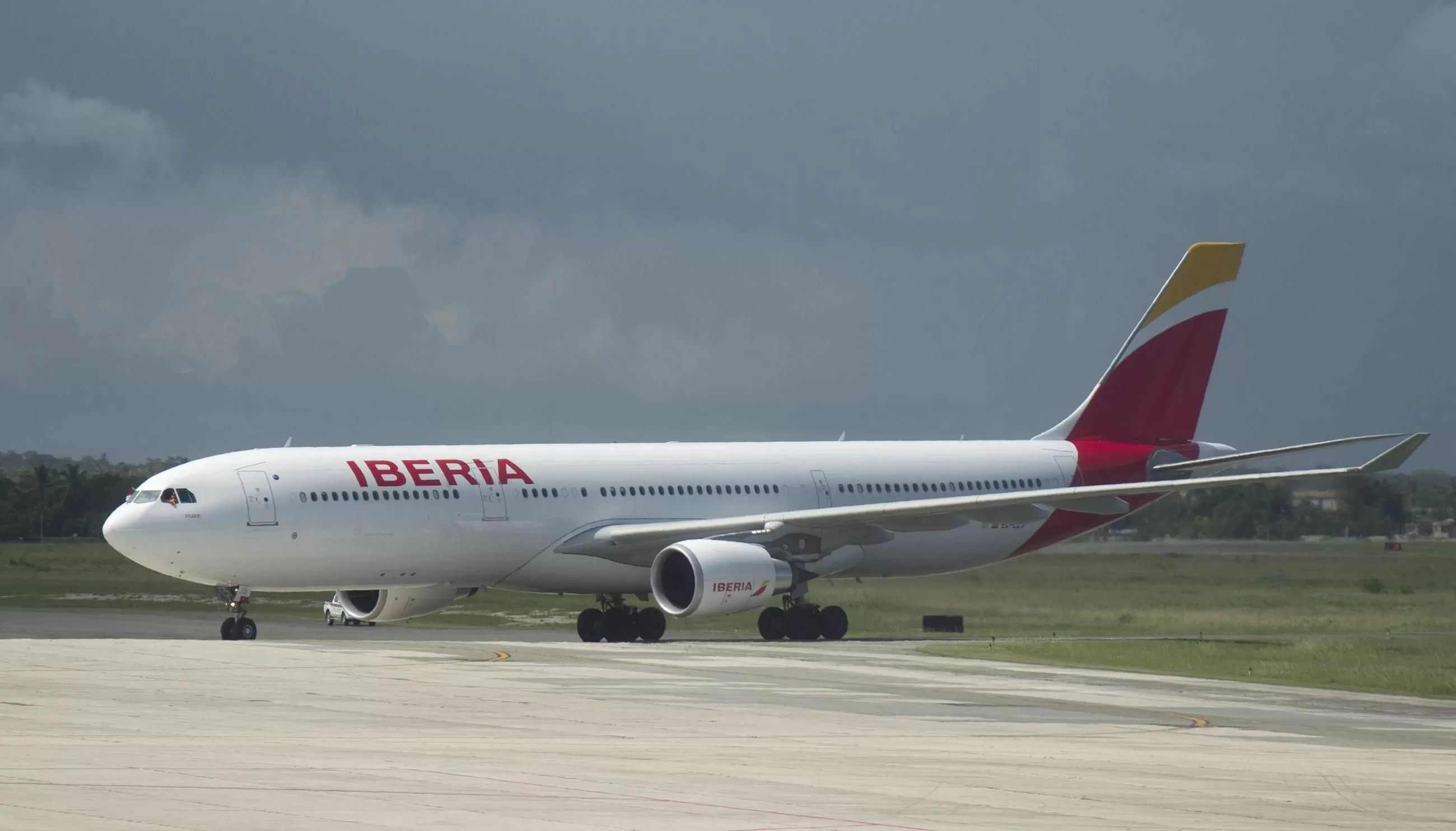 Un técnico de operaciones de Aena es pillado tomando cervezas,  lo despiden y la Justicia dicta parecer como despido procedente