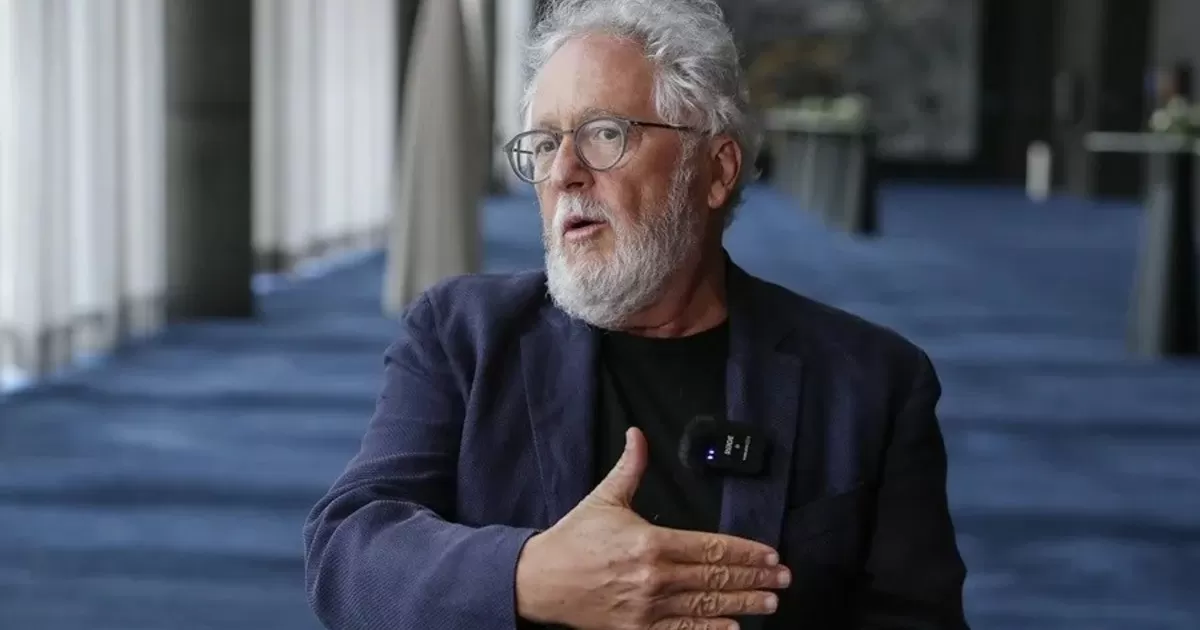 Héctor superior planea que su próximo libro sea sobre dos hermanos en la Guerra Civil Española