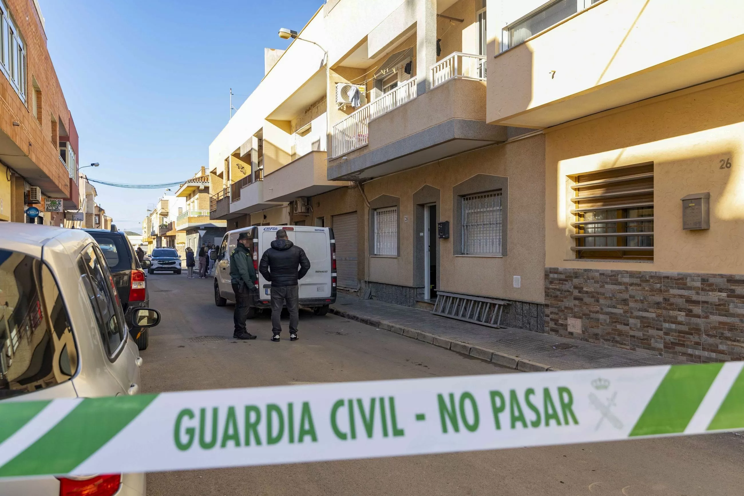 Un hombre muere de un fogonazo en la puerta de su casa en Cartagena