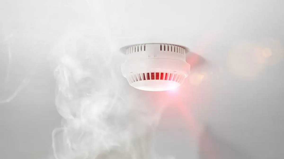 Compromiso para instalar detectores de humo en pisos de personas mayores vulnerables