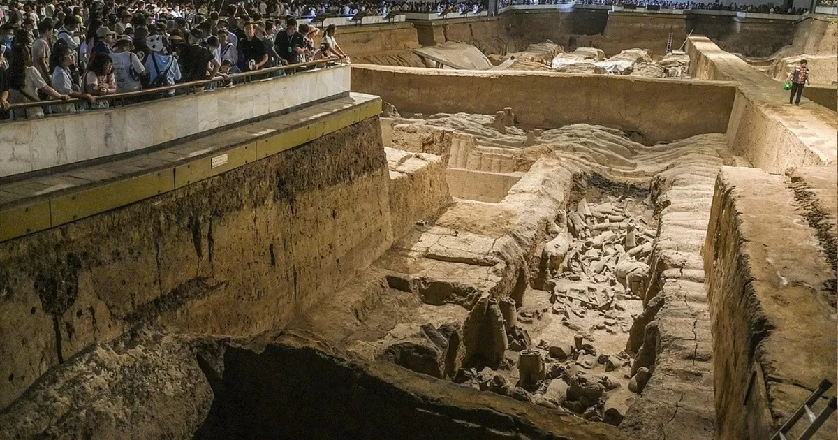 Arqueólogos chinos descubrieron extraños carruajes funerarios cerca del fortificación de Qin Shi Huang