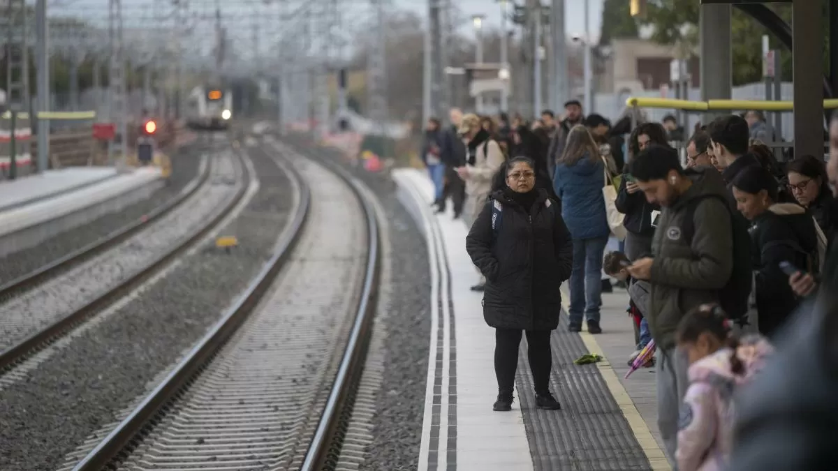 El caos ferroviario multiplica el tiempo de viaje en Rodalies y AVE