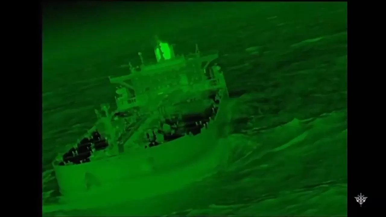 La interceptación del petrolero 'Grinch' en el océano de Alborán tras el rastreo británico