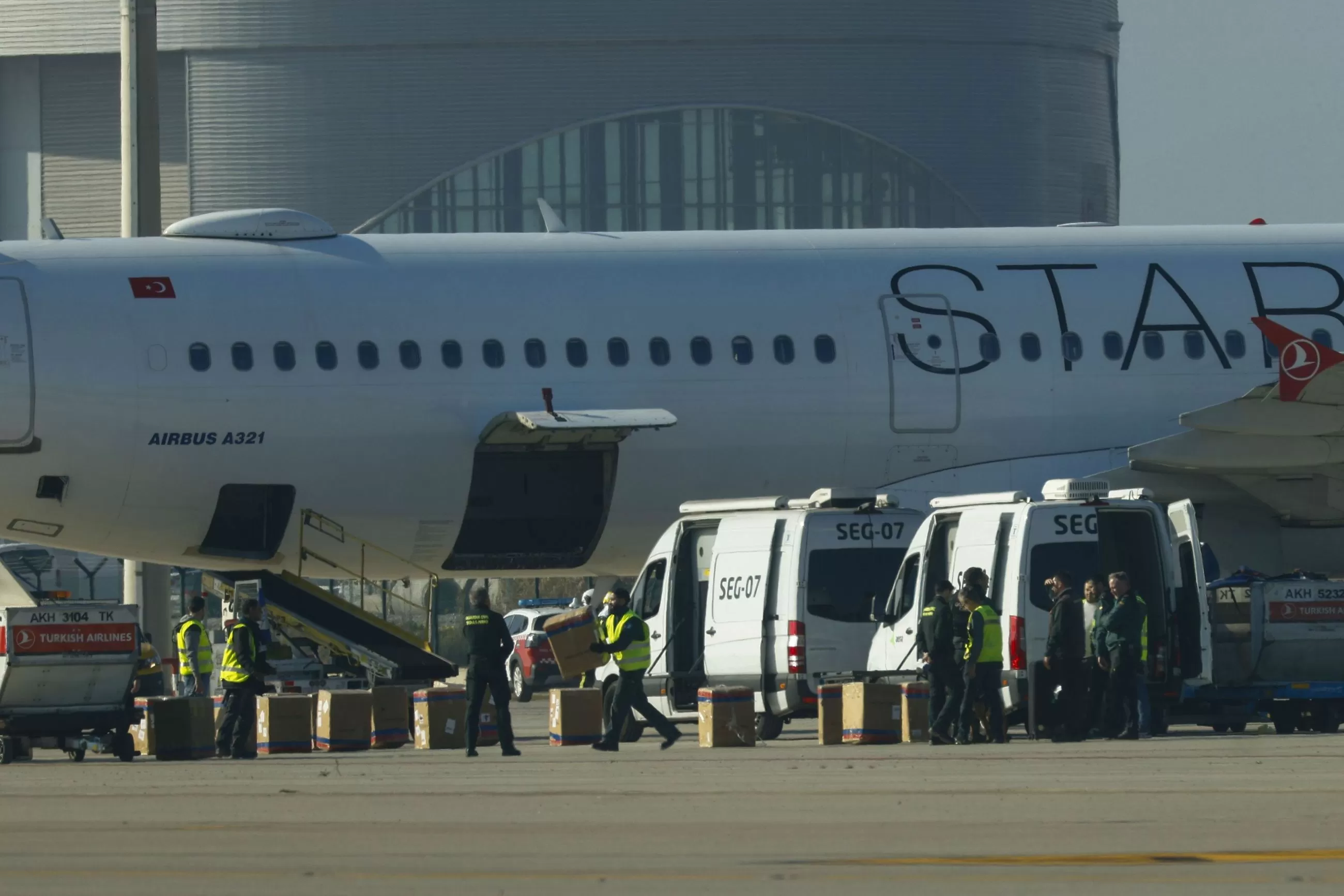 Turkish Airlines iniciará acciones legales contra el autor de la falsa desasosiego en un vuelo a Barcelona si logran identificarlo