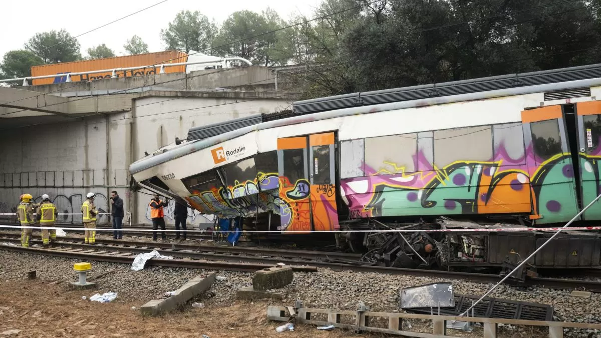Adif reabre Rodalies tras una trote de caos por el accidente de Gelida