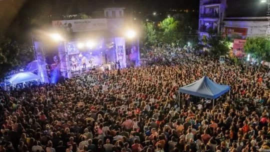 La Falda lanzó su época de verano 2026: Bajo las Estrellas, grandes recitales y propuestas para toda la familia