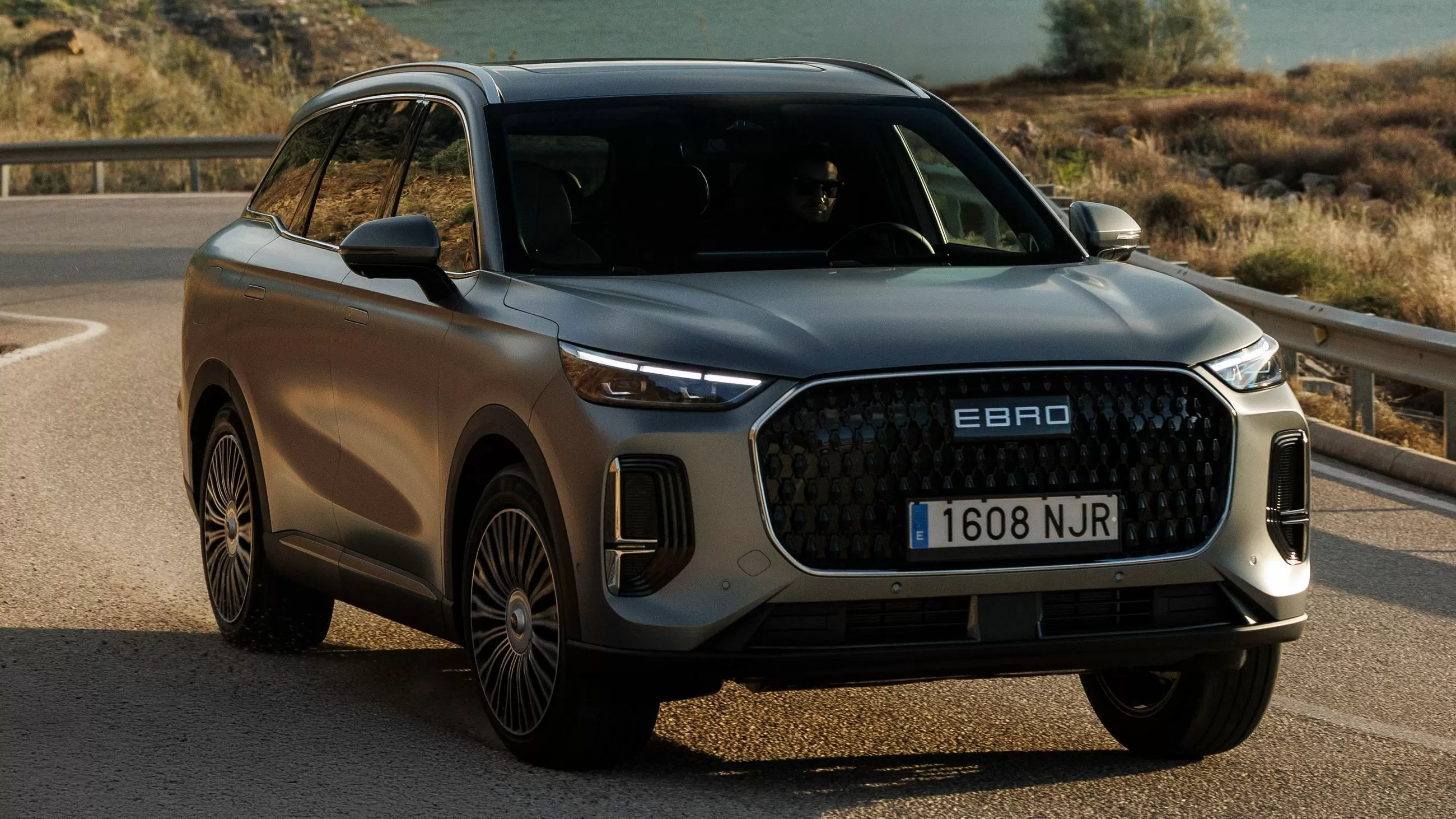 Ebro s900, el SUV PHEV que aspira a proteger su segmento con sólidos argumentos