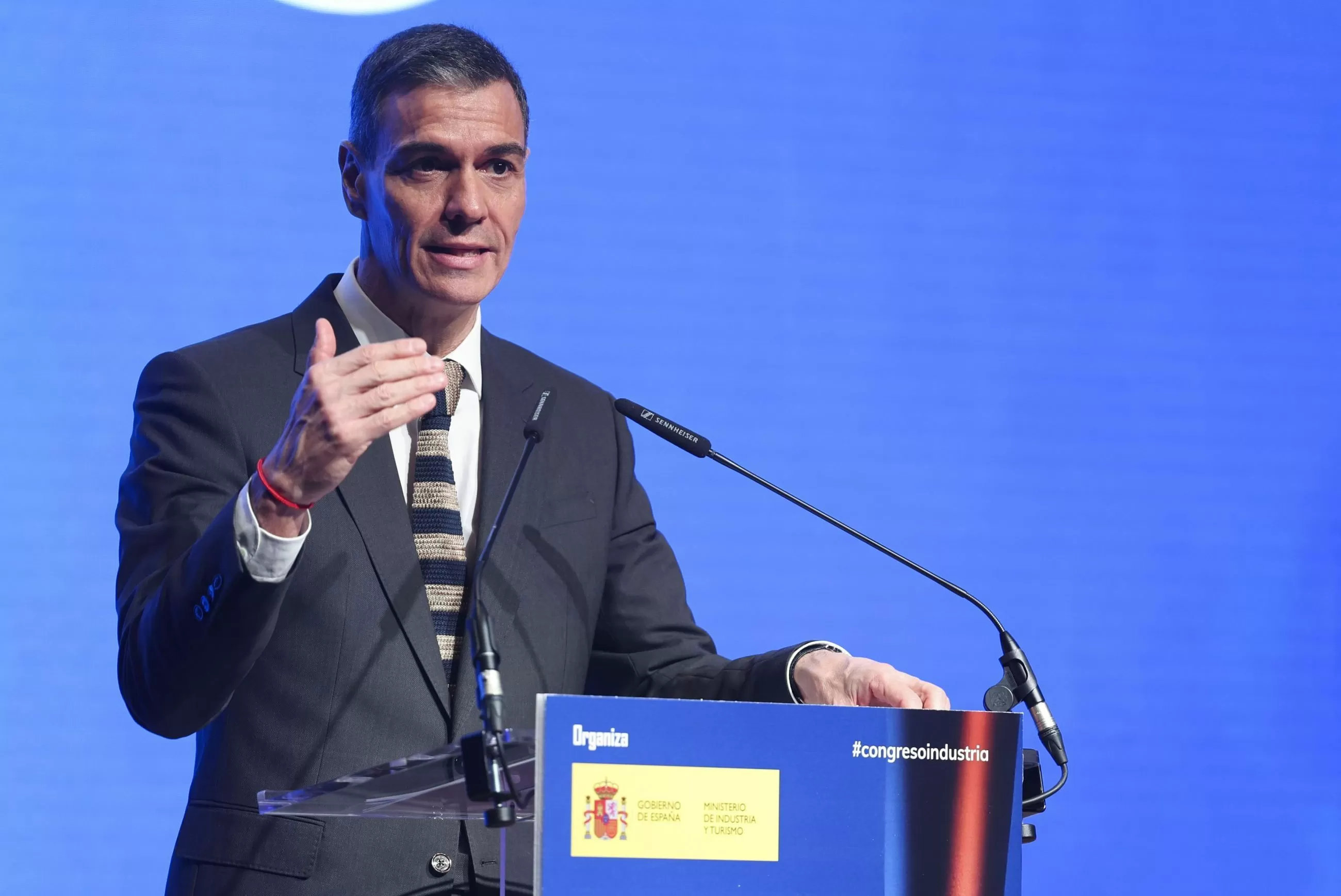 "La voz de la democracia no individuoá doblegada por los tecnoligarcas del algoritmo"