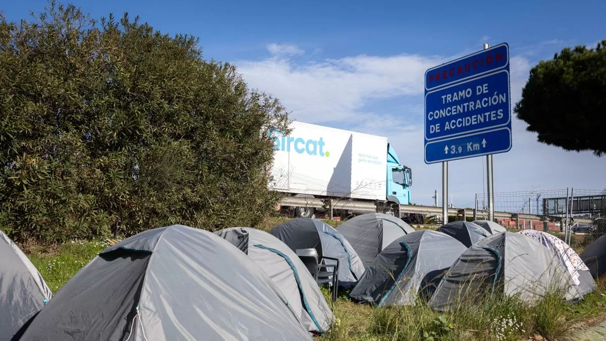 Nueva operación de riego en los asentamientos de tiendas de campaña