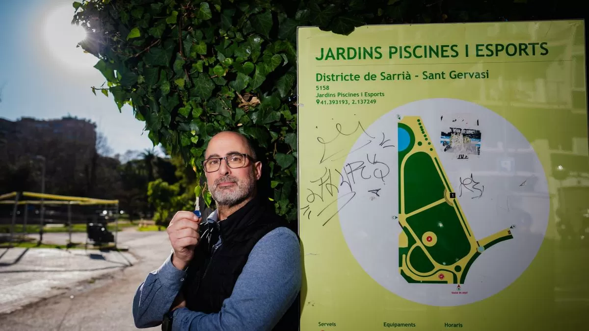 El superconserje que rescata a quienes quedan encerrados en los jardines Piscines i Esports
