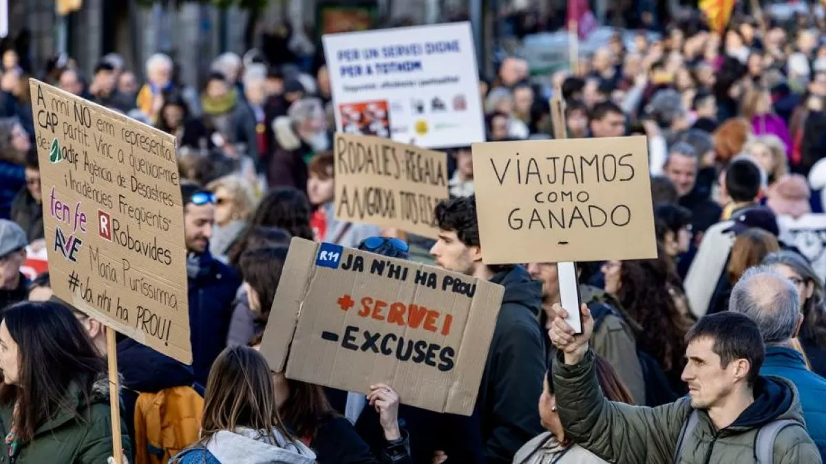 ¿evolucionar el nombre a Adif y Renfe? No basta para resolver la crisis ferroviaria
