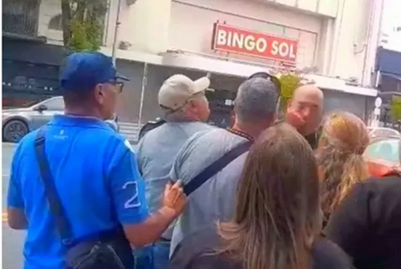 Golpearon al jefe de la policía en Mar del Plata en medio de una blasfemia liderada por retirados