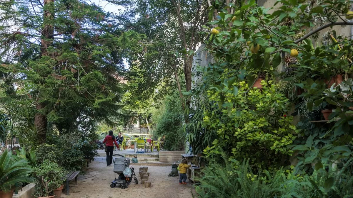 El Jardí del Silenci de Gràcia no quiere transformarse en un patio purista