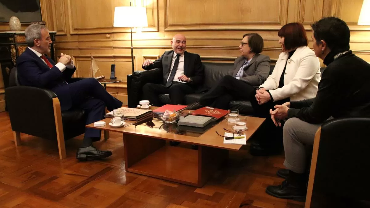 Barcelona se abre a arreglar “de forma inmediata” a un mínimo de 24.000 personas