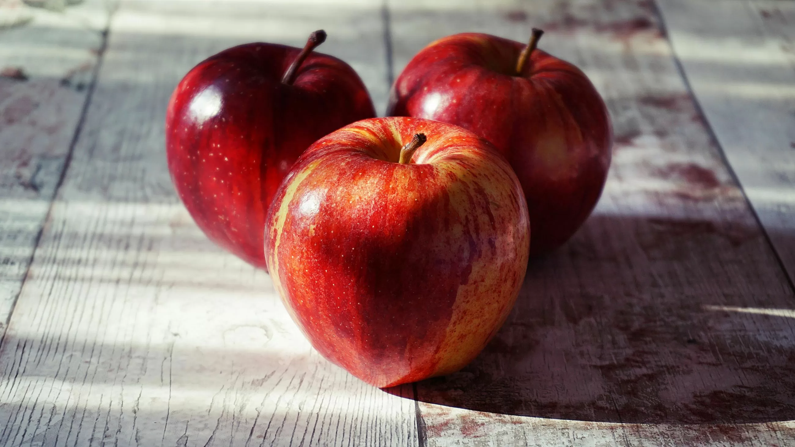 Un examen europeo demuestra que el 85% de las manzanas analizadas presentan residuos de múltiples pesticidas