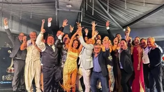 “No trabajamos por los premios, son accidentes: a veces te tocan y a veces no”, aseguró Ángel Carabajal, bastonero de “Soy Mestiza”
