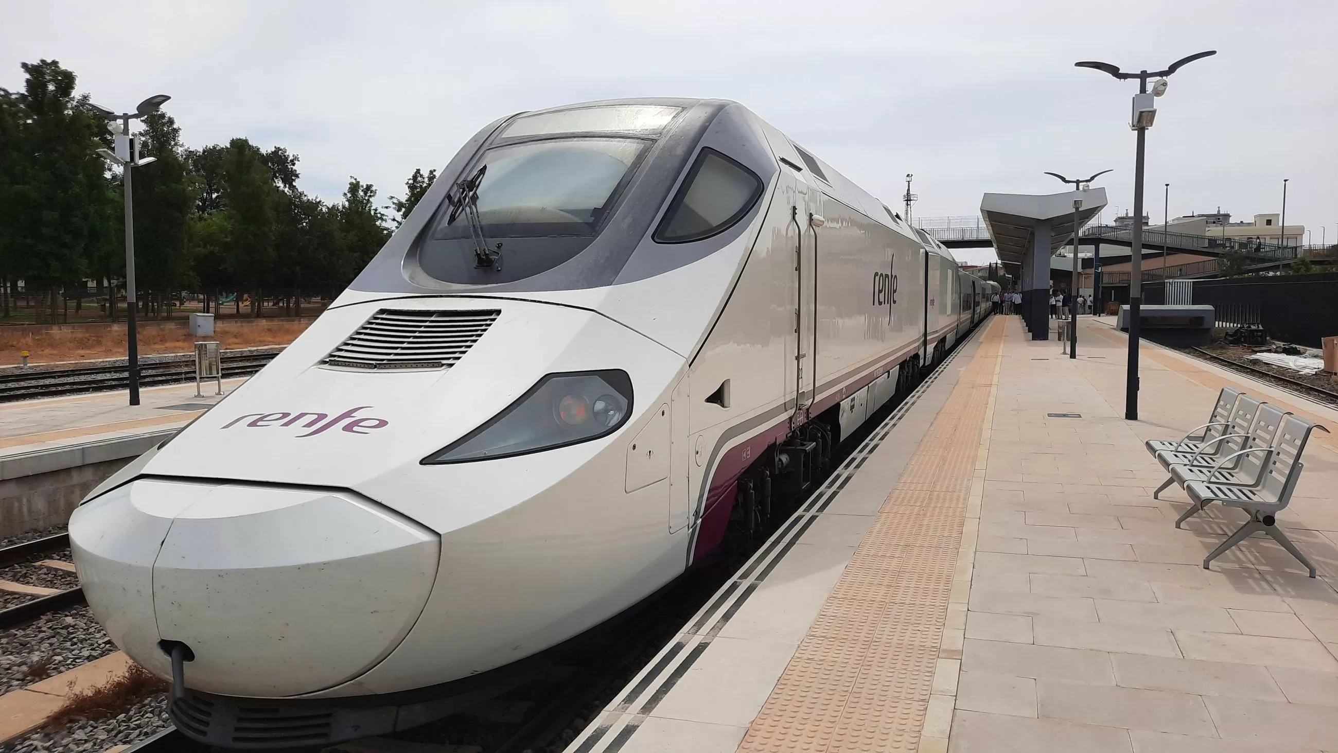 Muere un hombruno al ser arrollado su vehículo por un tren Alvia en Talavera de la Reina