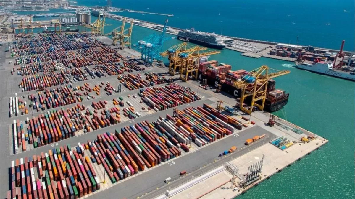 Tráfico marítimo restringido en el puerto de Barcelona