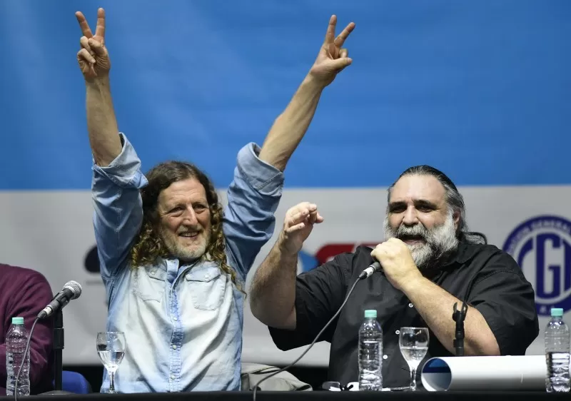 Baradel quia sabe cómo contener a los docentes furiosos porque Kicillof les ofreció un incremento en línea con la inflación dibujada de Caputo