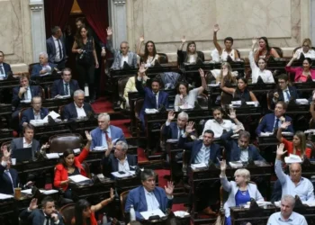 Los bloques esperan el nuevo borrador para este martes y se reinicia el derrotero de la precepto ómnibus en Diputados