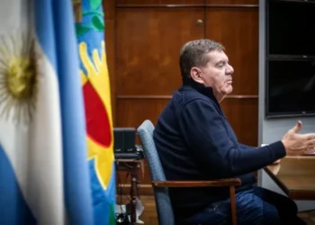 Montenegro impulsa un proyecto que lo habilita a echar a municipales que hagan paro