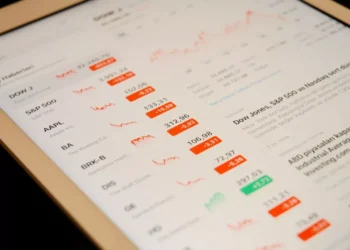 “La Economía: Retos y Oportunidades para el Progreso”