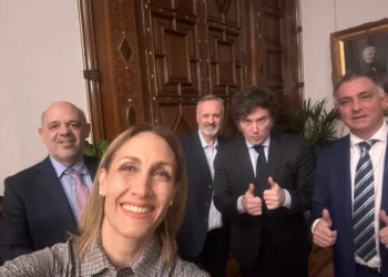 Un lista de los libertarios se negó a respaldar un proyecto que pedía por la planta de GNL en Bahía Blanca