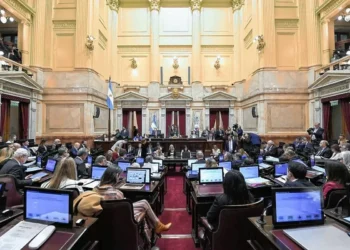 El Gobierno excluyó a Aerolíneas Argentinas, al Correo Argentino y a Radio doméstico de las empresas públicas a privatizar