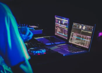 “La Poesía: Una Conexión Emocional a Través l Tiempo”