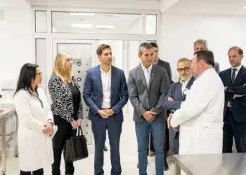 Karina se mostró en la región para apoyar los vouchers de salud que lanzó Passaglia