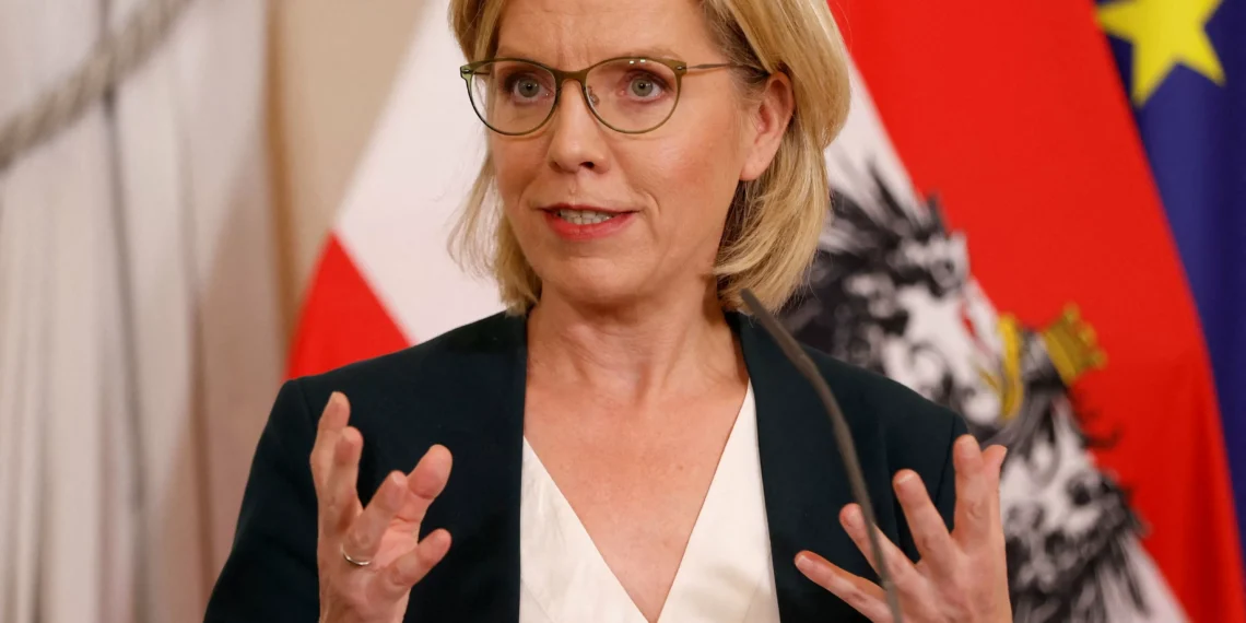 La ministra austriaca que ha salvado la ley de biodiversidad pese a la oposición de su gobierno: “Había que dar un rotura al exterior”