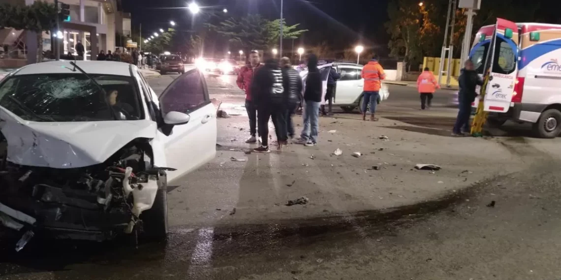 Tres personas derivadas al hospital tras un fuerte choque