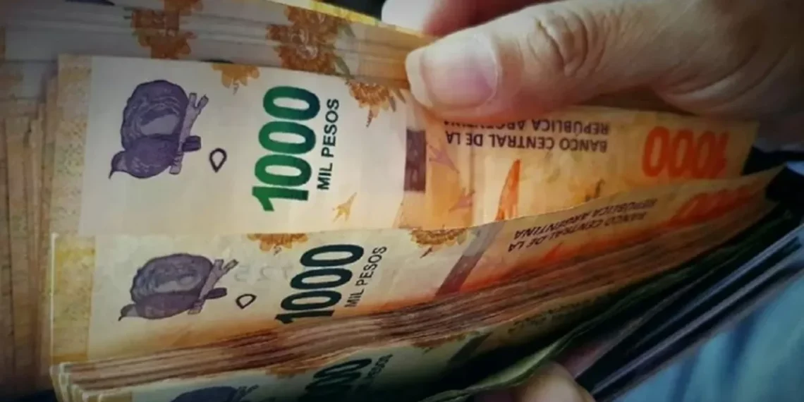 El Gobierno dispuso un aumento del 15 % del sueldo mínimo y se pagará en cuatro cuotas