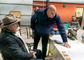 Macharashvili se reunió con vecinos del judería Centenario por el avance en obras de gas