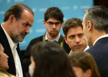 Acompañado por dirigentes de Milei, Susbielles respaldó la táctica de Kicillof respecto del RIGI