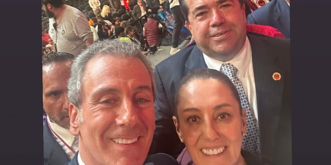 Pepe Chedraui se une a Claudia Sheinbaum en el Congreso de la CATEM.