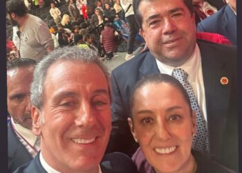 Pepe Chedraui se une a Claudia Sheinbaum en el Congreso de la CATEM.