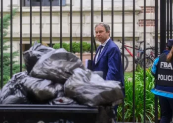 Cumbre de intendentes por la temor de Caputo de prohibir el cobro de tasas en las boletas