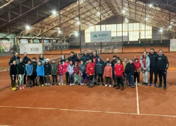 El tenis de la Fundación Grincoc se presentó en Bariloche con pincho nutrida delegación