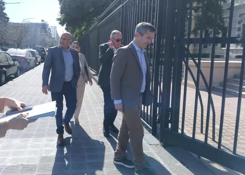 Intendentes alertan a Kicillof que tendrán problemas para pagar el aguinaldo