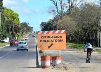 Milei dejó sin fonbis obras en bis avenidas claves de La Plata y el norte de la ciudad es un caos