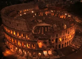 Esta experiencia de Airbnb en el Coliseo ofrece un particular tiempo a solas después del anochecer