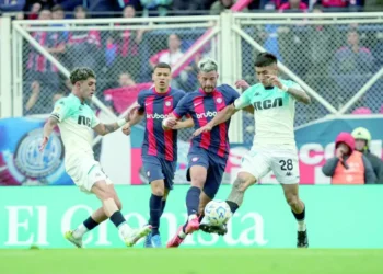 Racing se lo dio revés a San Lorenzo y quedó a tres puntos de Vélez