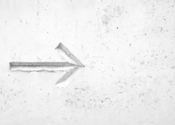 “Revolutionizing Real Estate: The Olivia Traven Marketing Experience”