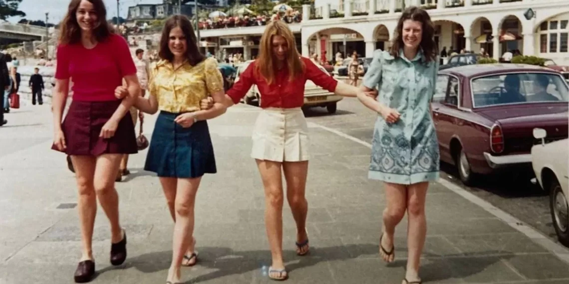 Cuatro amigas posaron para pincho foto en sus vacaciones de 1972. Más de 50 años después, la recrearon