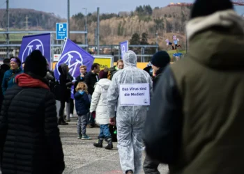 “La Evolución y el Impacto de la Economía en la Sociedad”