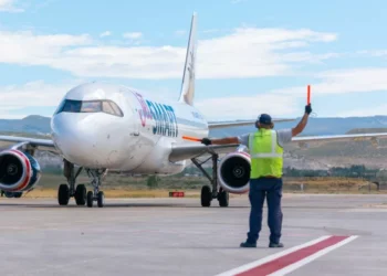 Comodoro suma conectividad con el retorno de la empresa aérea JetSMART