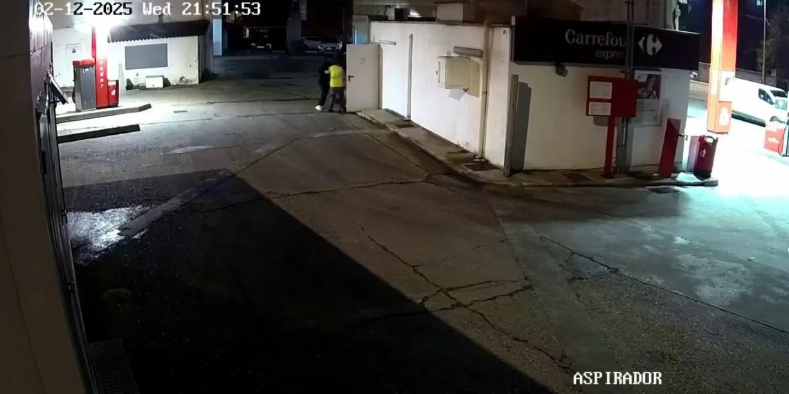 Tres detenidos por amenazar al empleado de una gasolinera para robar